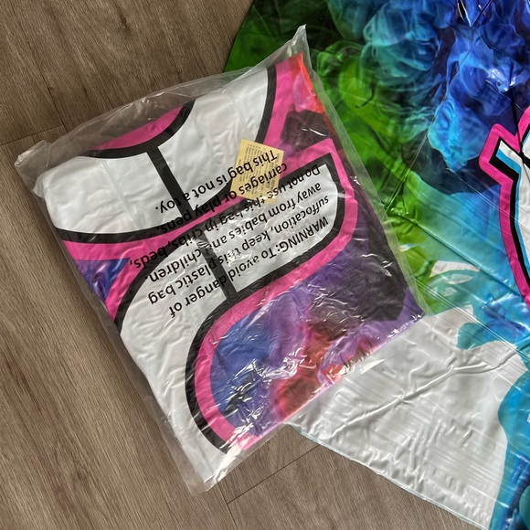 Bang Energy never used Large pool/beach float - Picture 3 of 6